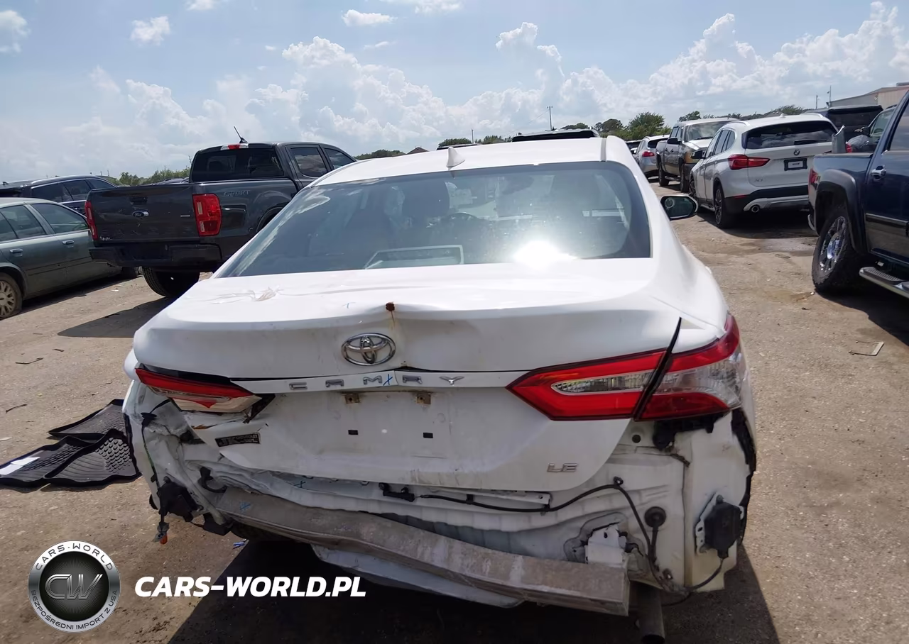 2019 Toyota Camry Le VIN:4T1B11HK9KU259837 - 16