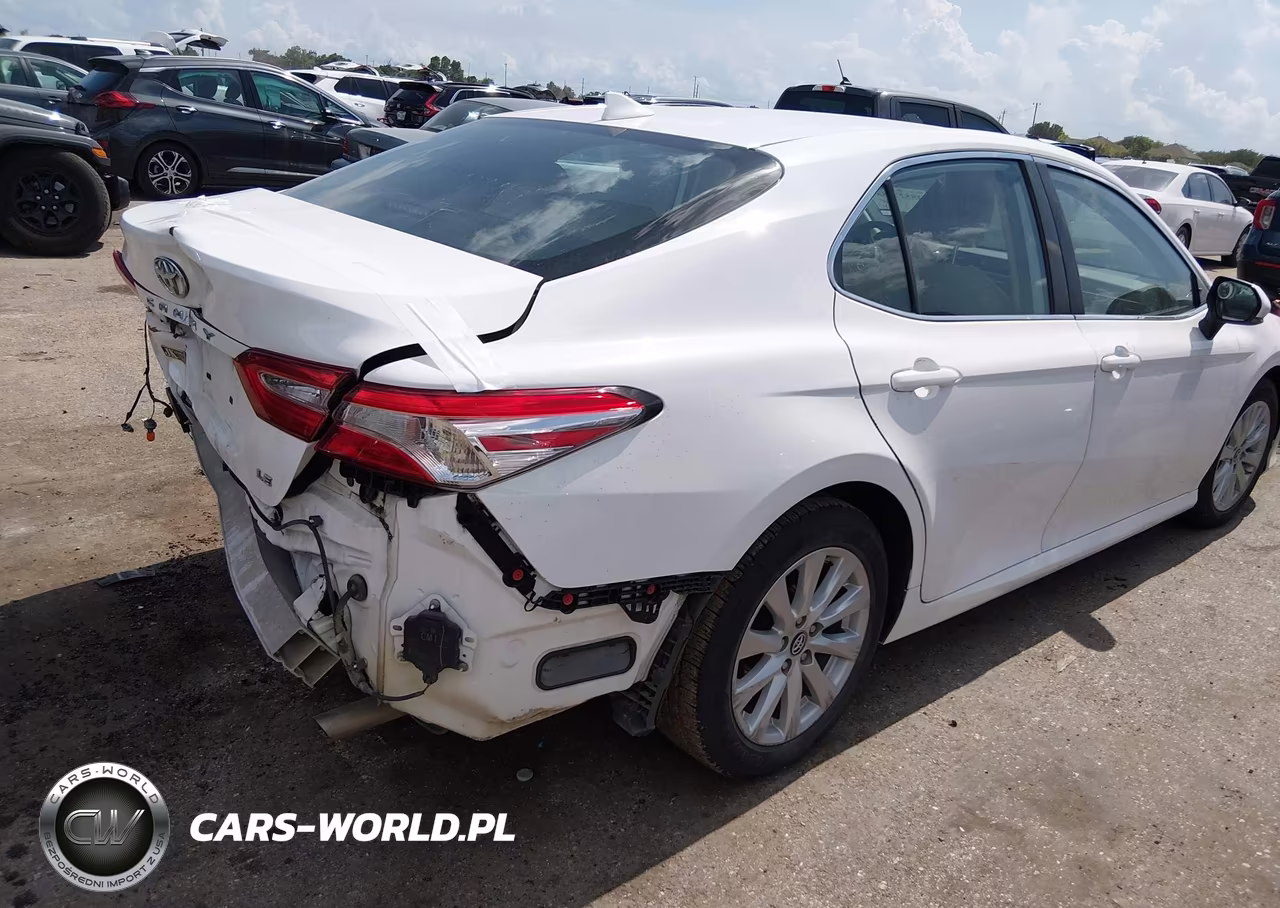 2019 Toyota Camry Le VIN:4T1B11HK9KU259837 - 4