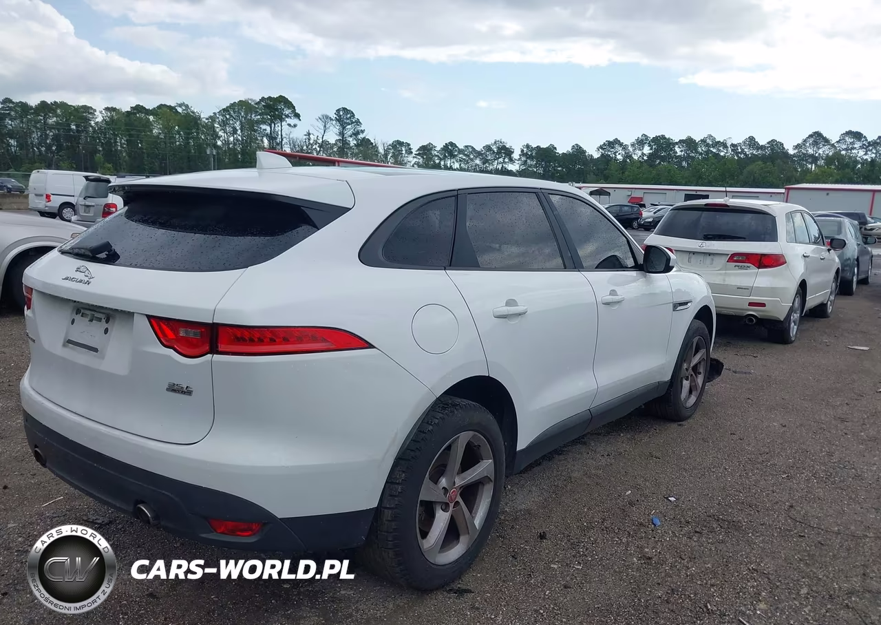 2017 Jaguar F-Pace 35T Premium VIN:SADCJ2BV5HA092120 - 4