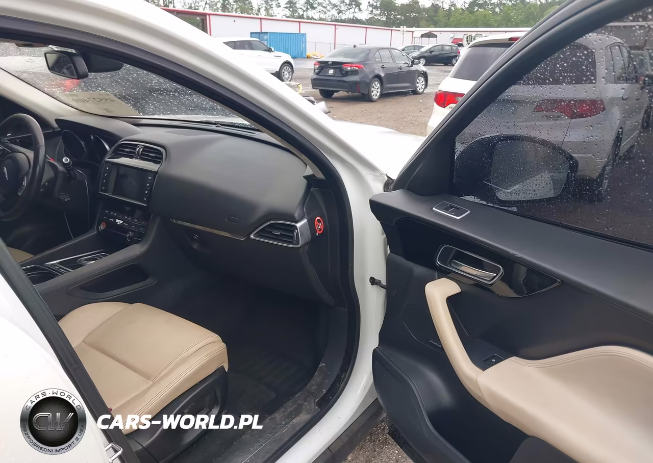 2017 Jaguar F-Pace 35T Premium VIN:SADCJ2BV5HA092120 - 5