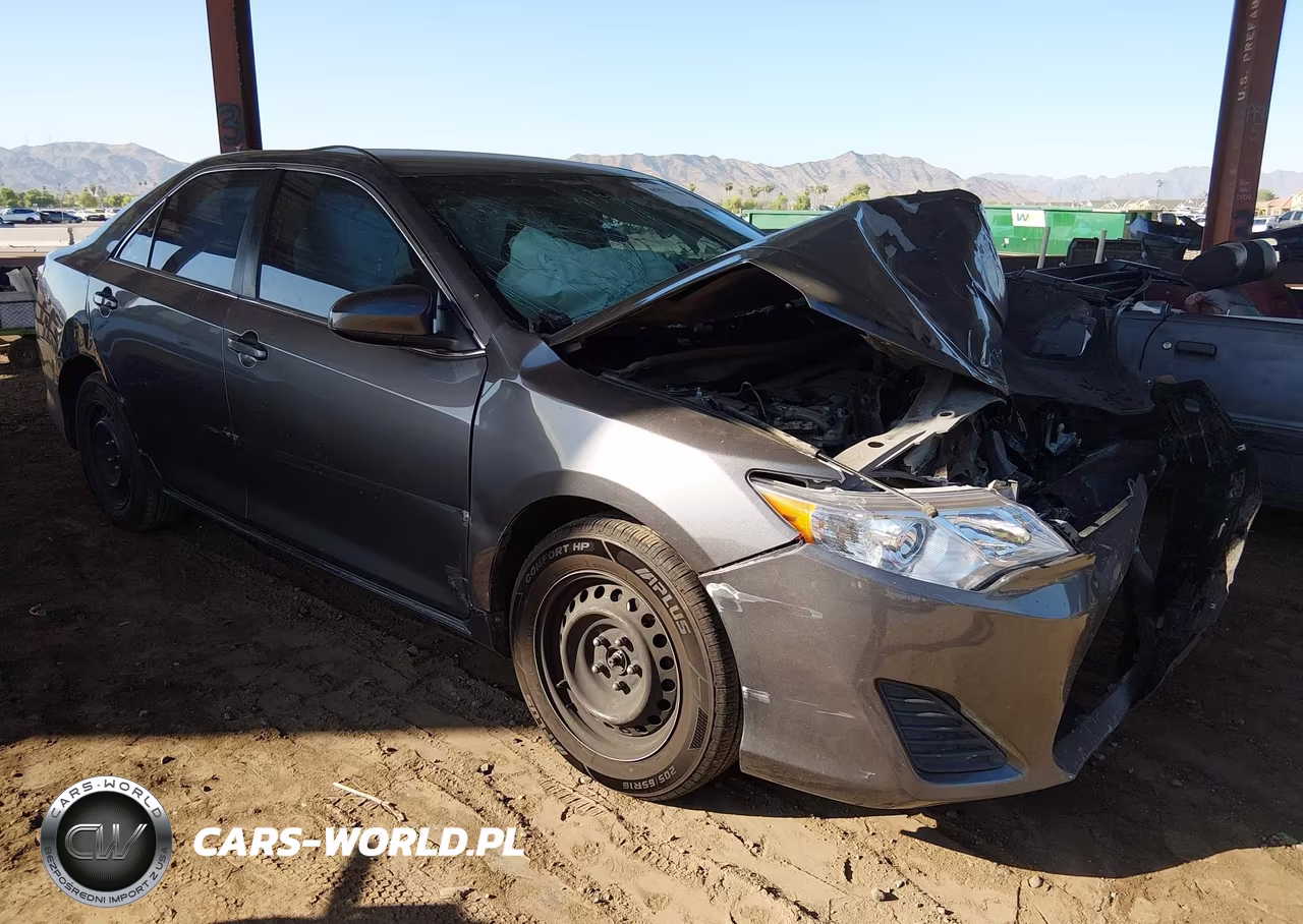 2014 Toyota Camry Le – zdjęcie 1 z 17