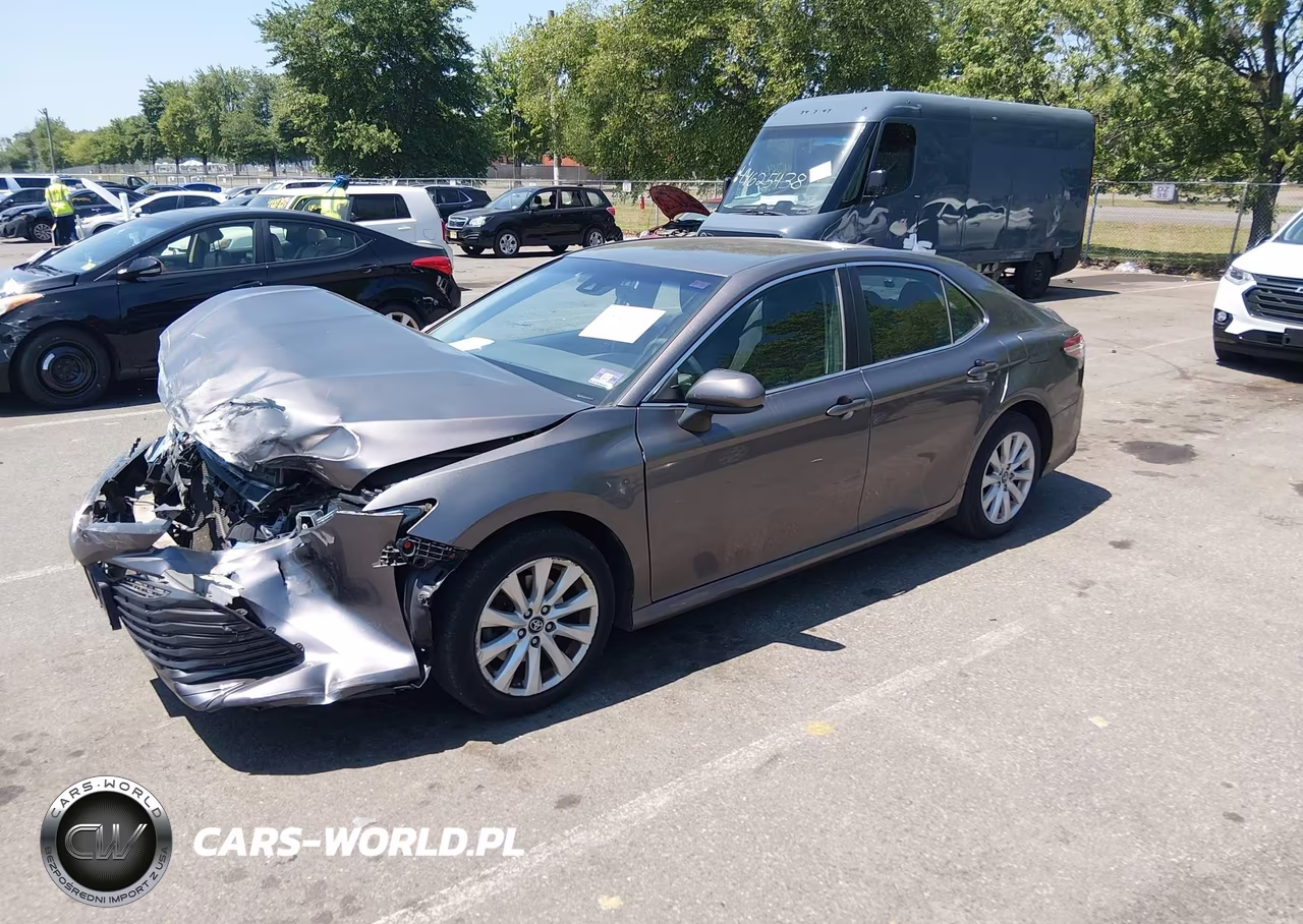 2019 Toyota Camry Le VIN:4T1B11HKXKU259510 - 2