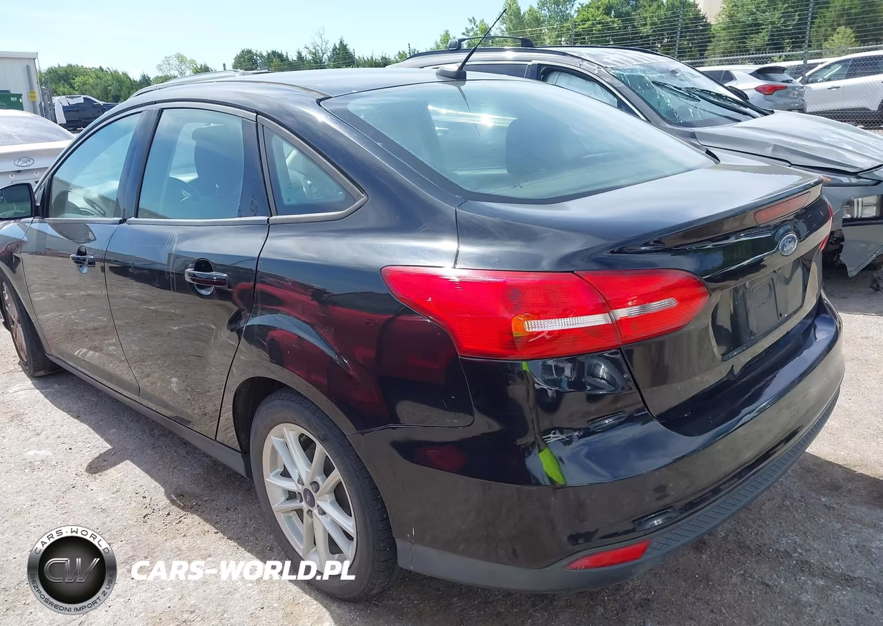 2016 Ford Focus Se VIN:1FADP3F21GL262437 - 3