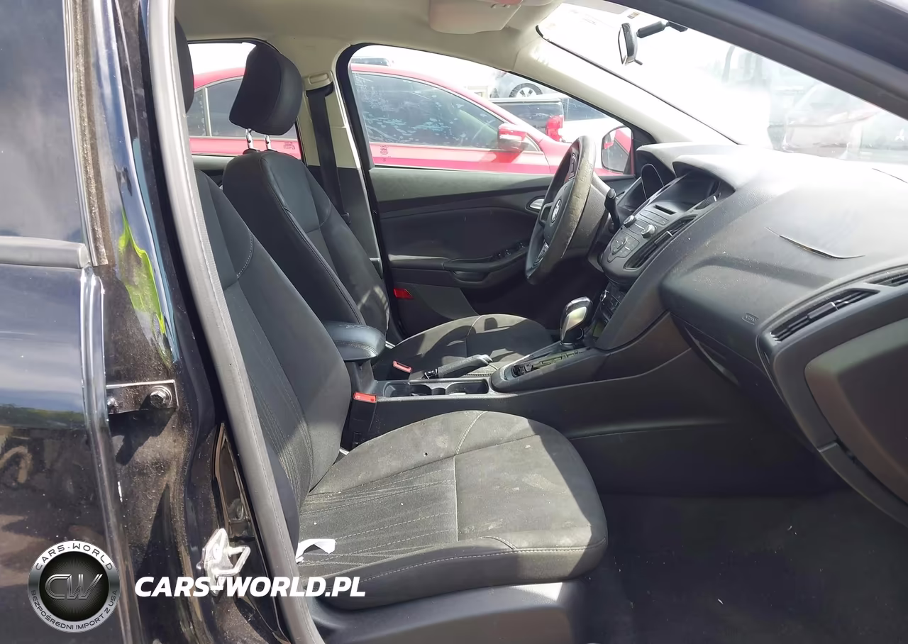 2016 Ford Focus Se VIN:1FADP3F21GL262437 - 5