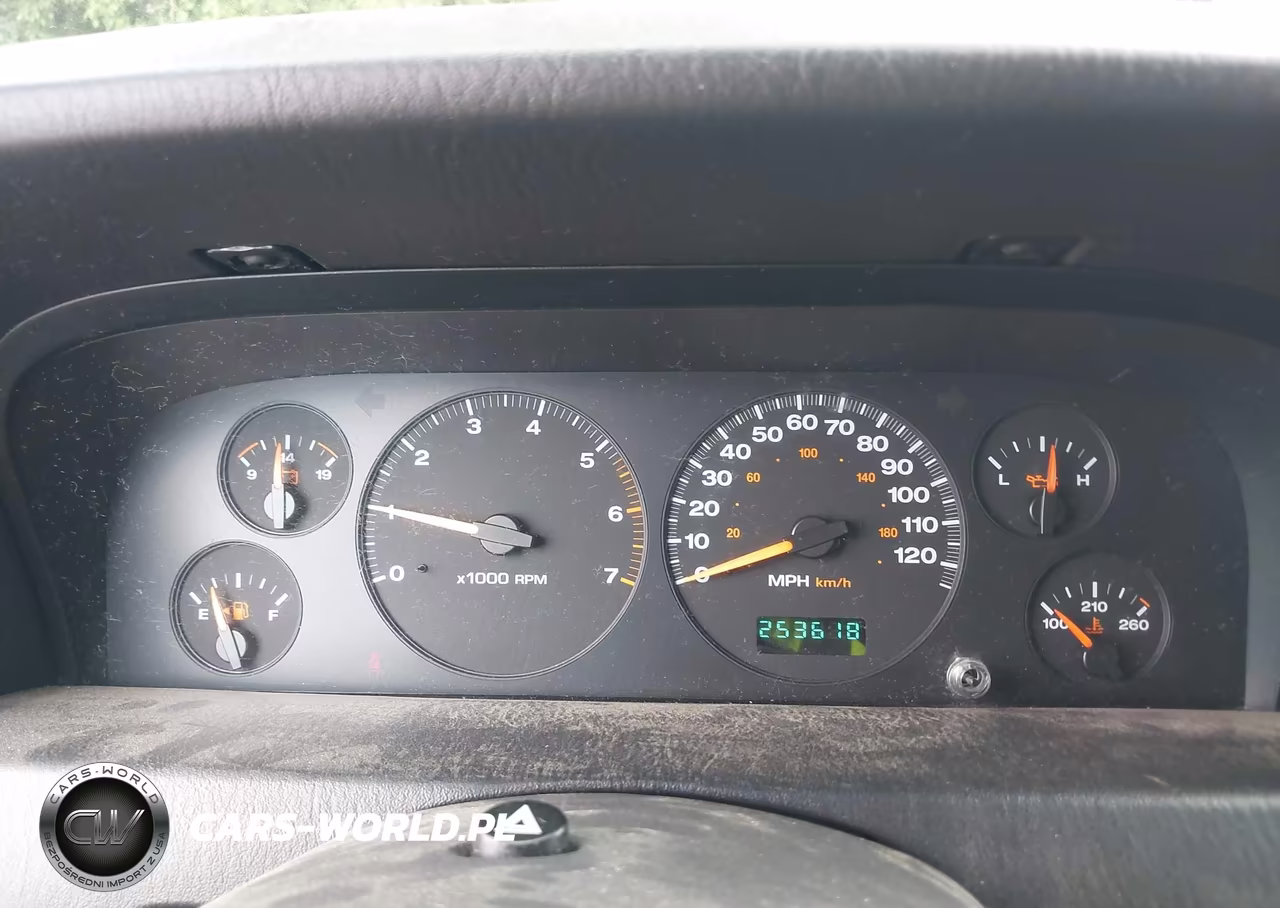 2004 Jeep Grand Cherokee Laredo VIN:1J4GW48SX4C226779 - 7