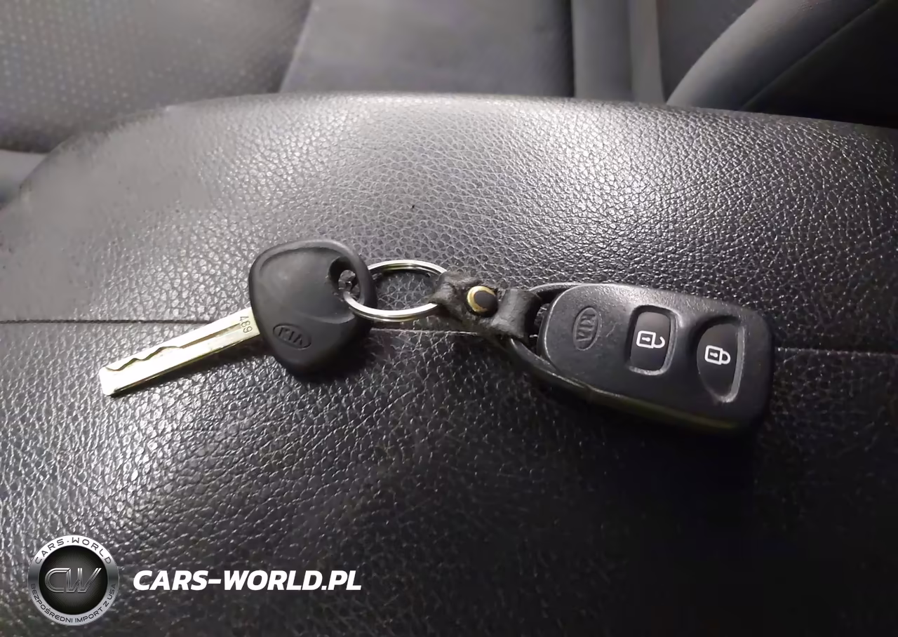 2011 Kia Sorento Lx VIN:5XYKTCA15BG180775 - 11