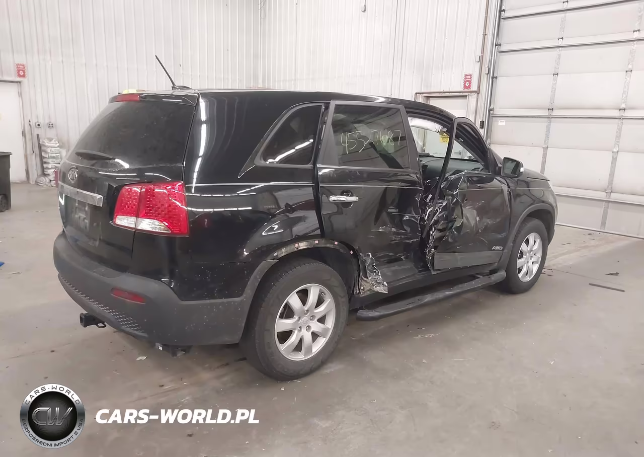 2011 Kia Sorento Lx VIN:5XYKTCA15BG180775 - 4