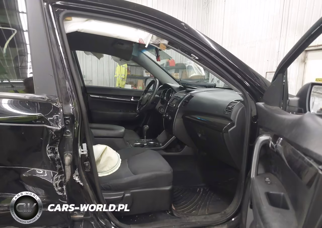 2011 Kia Sorento Lx VIN:5XYKTCA15BG180775 - 5