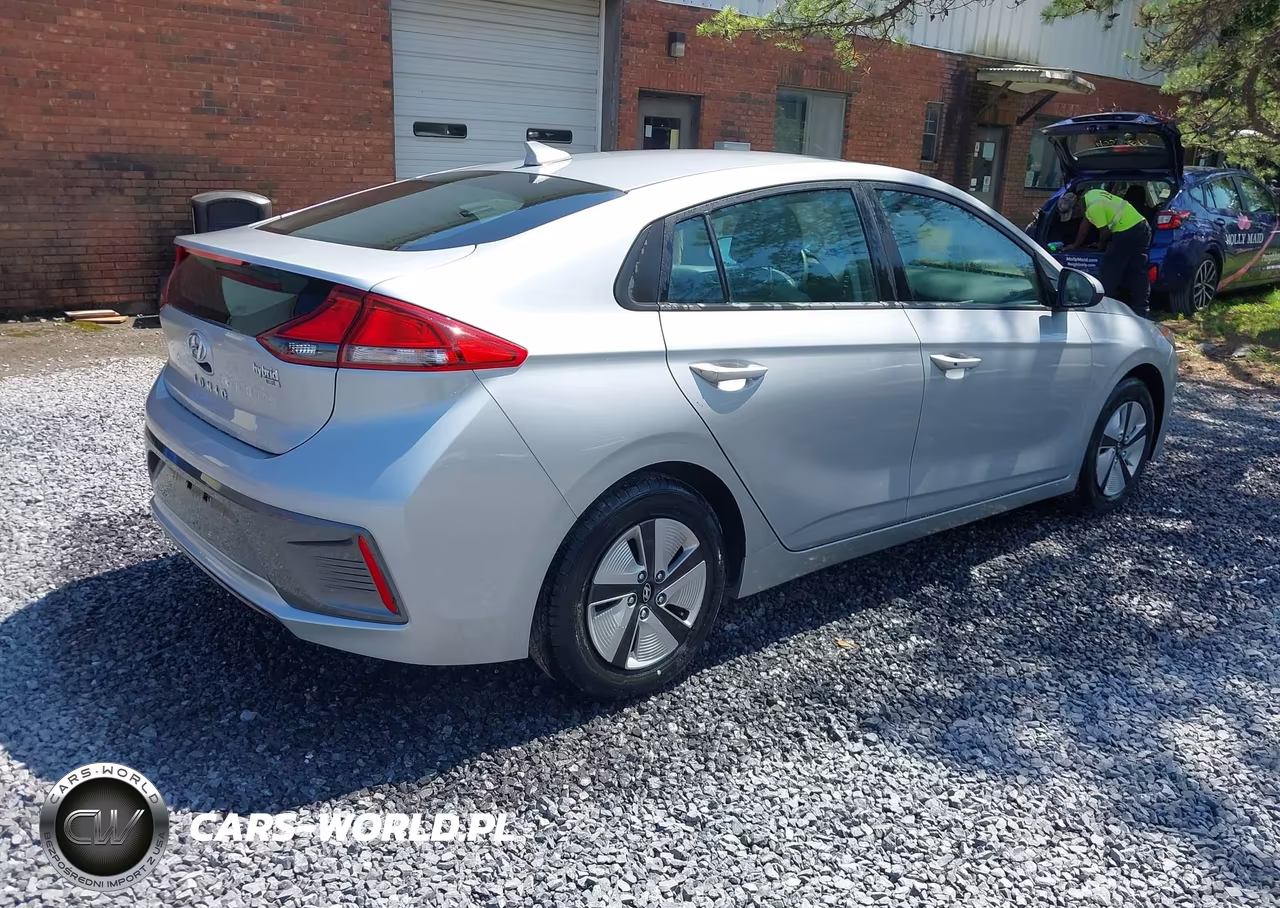 2021 Hyundai Ioniq Hybrid Blue VIN:KMHC65LC4MU245747 - 4