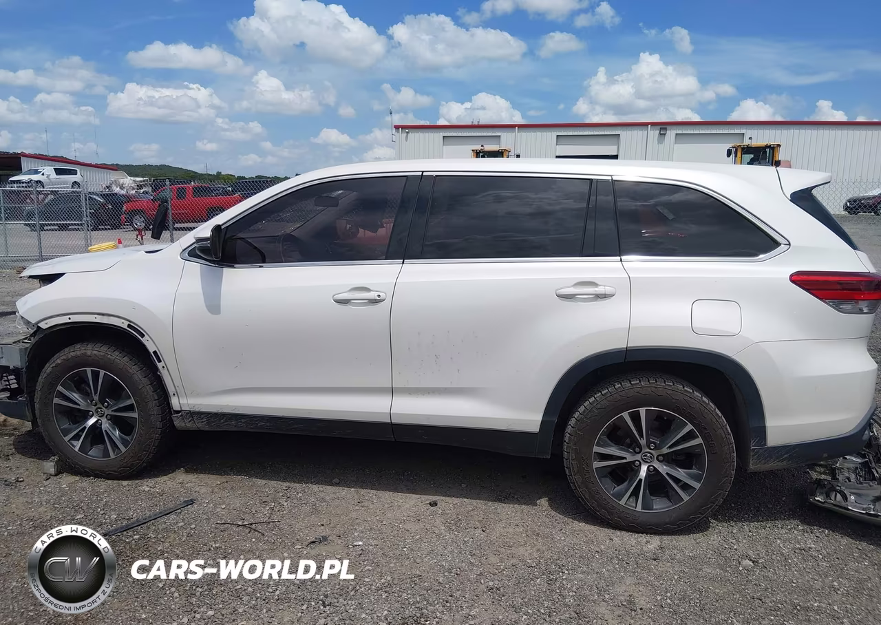 2019 Toyota Highlander Le VIN:5TDZARFH2KS047195 - 14