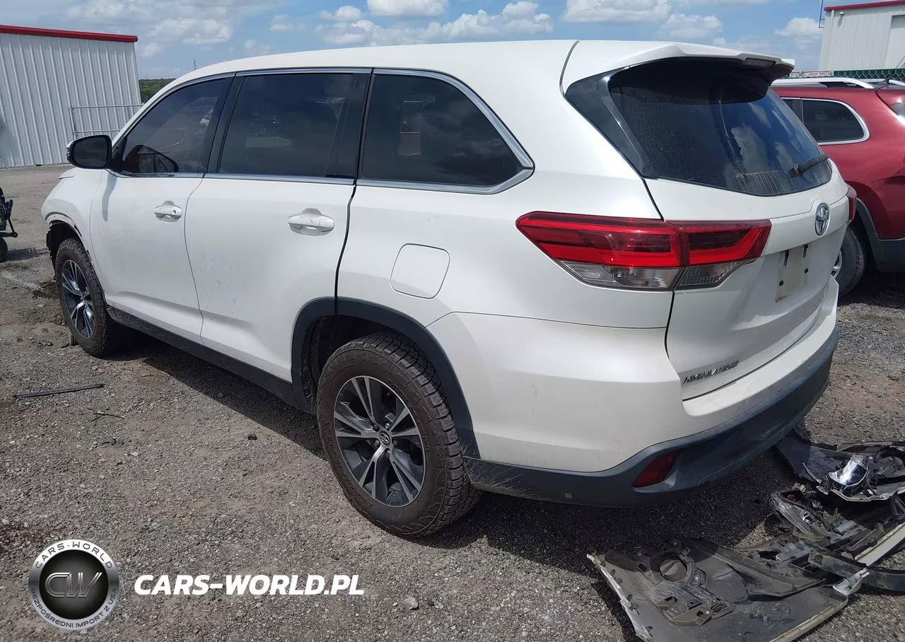 2019 Toyota Highlander Le VIN:5TDZARFH2KS047195 - 3