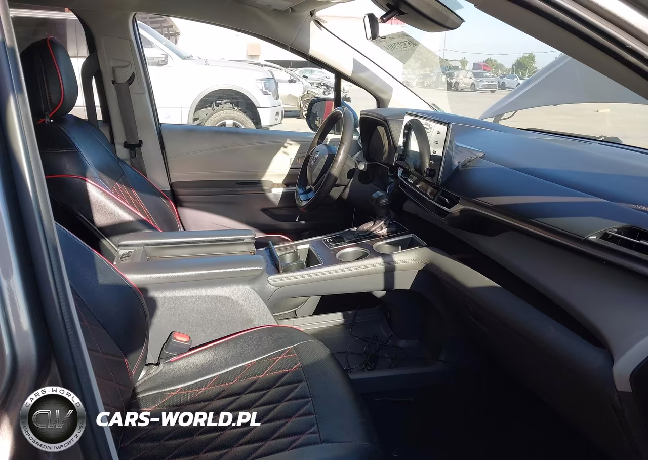 2021 Toyota Sienna Le – zdjęcie 1 z 8