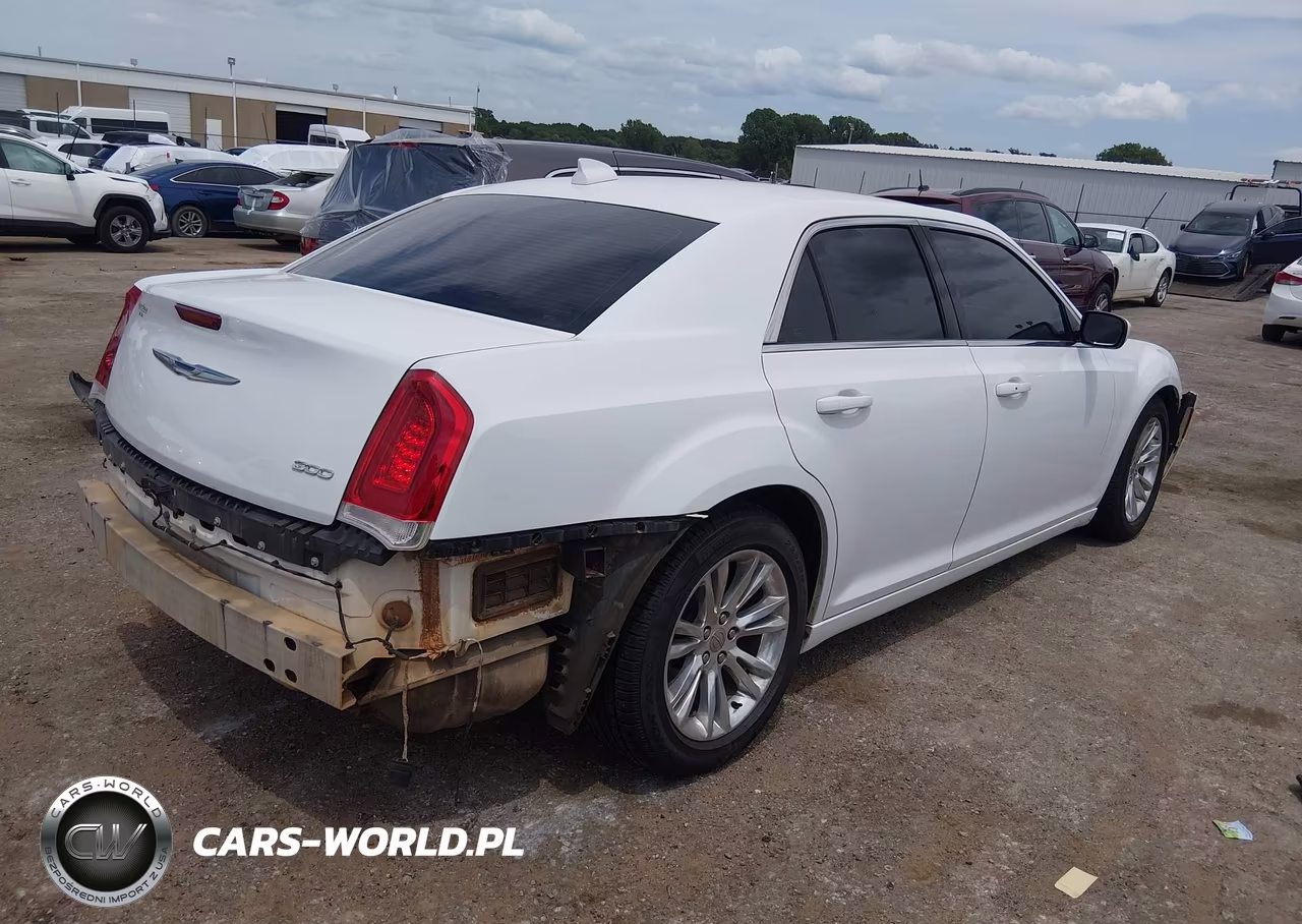 2017 Chrysler 300 Limited VIN:2C3CCAAG5HH521703 - 4