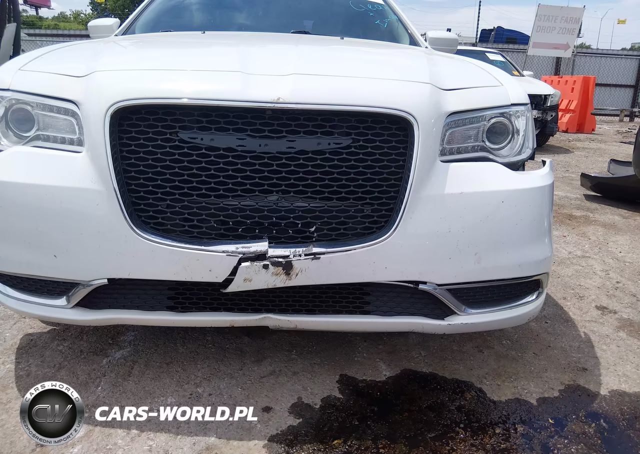2017 Chrysler 300 Limited VIN:2C3CCAAG5HH521703 - 6