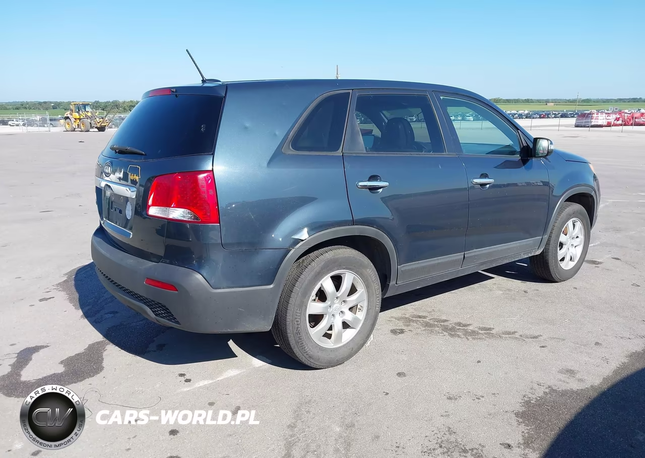 2011 Kia Sorento Lx VIN:5XYKT3A18BG156602 - 4