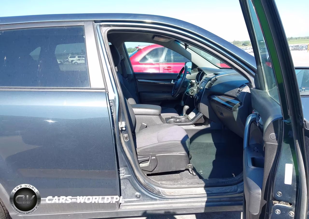 2011 Kia Sorento Lx VIN:5XYKT3A18BG156602 - 5