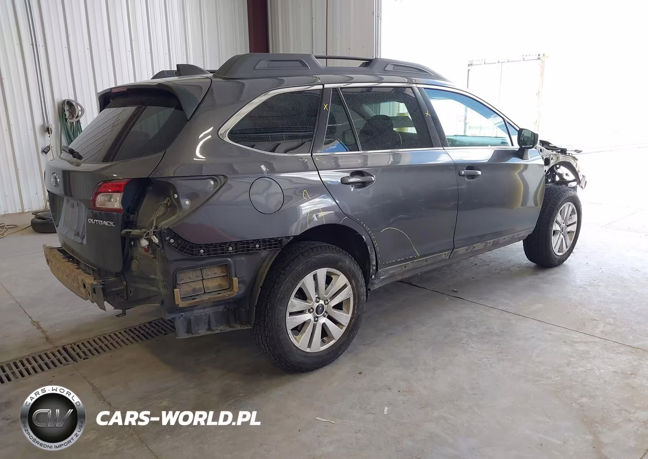 2018 Subaru Outback 2.5I Premium VIN:4S4BSACC5J3294117 - 4