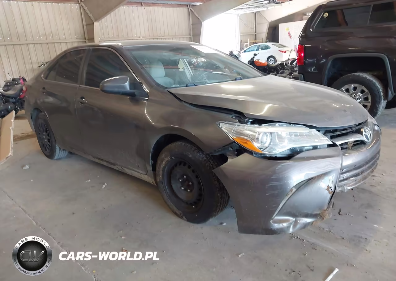 2016 Toyota Camry Le – zdjęcie 1 z 17