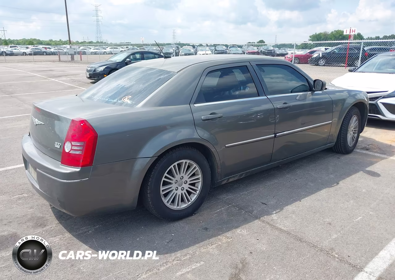2008 Chrysler 300 Touring VIN:2C3KA53G18H158189 - 4