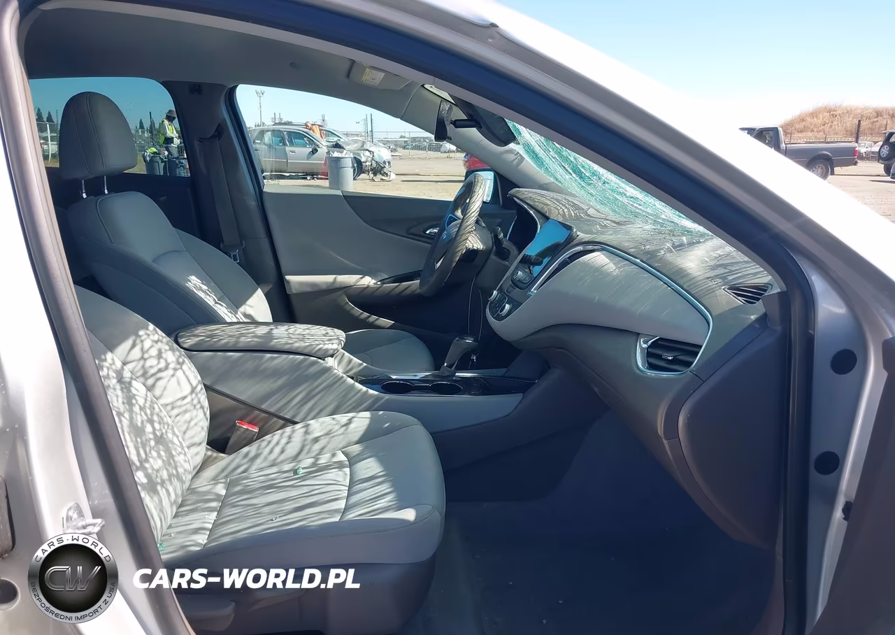 2019 Chevrolet Malibu Lt VIN:1G1ZD5STXKF156670 - 5