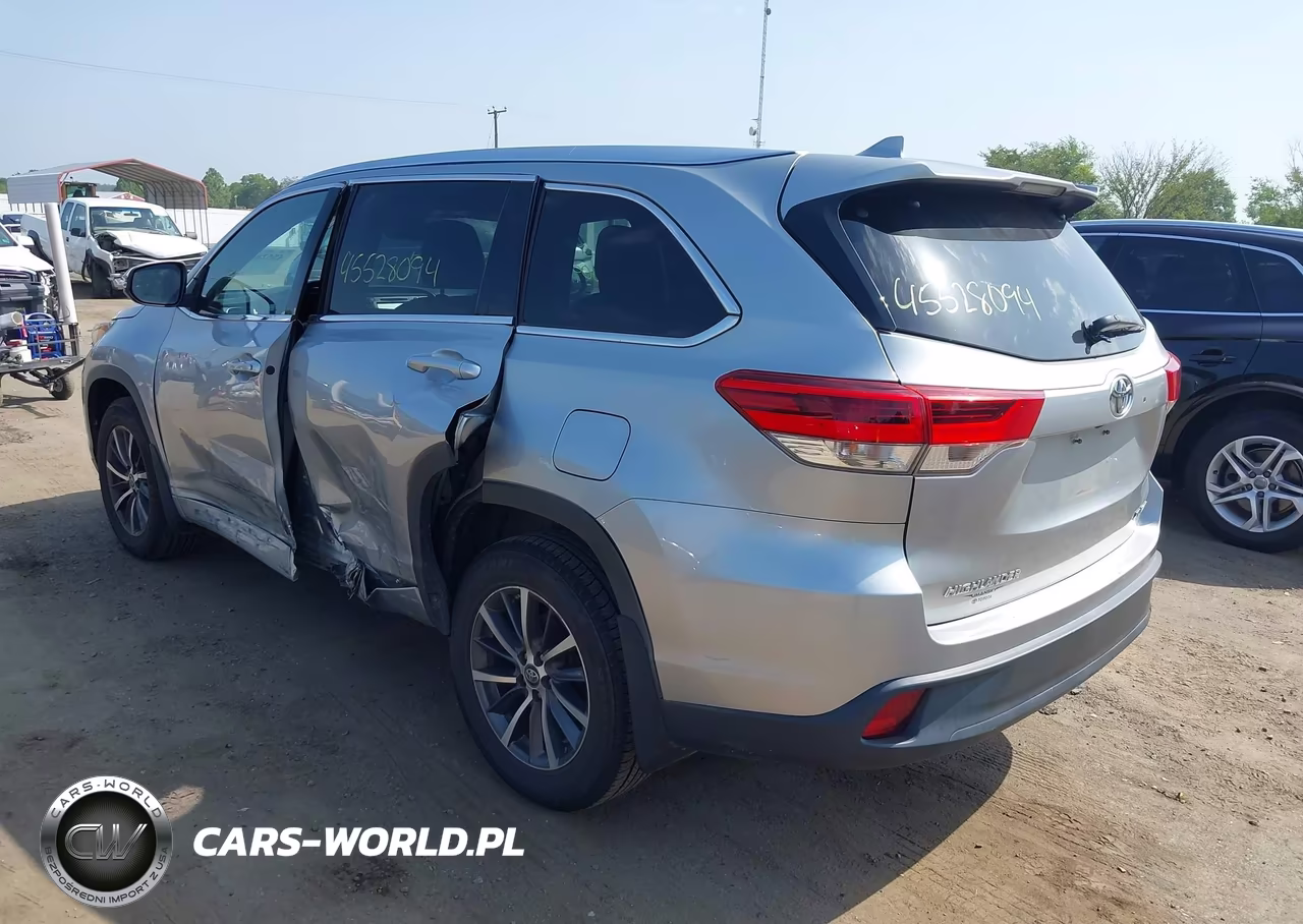 2017 Toyota Highlander Xle VIN:5TDJZRFH9HS395865 - 3