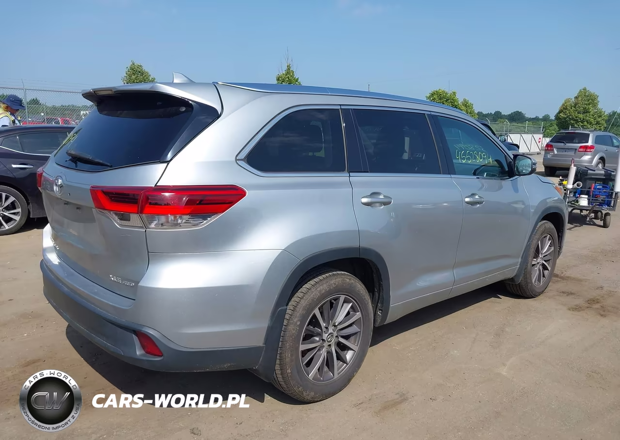 2017 Toyota Highlander Xle VIN:5TDJZRFH9HS395865 - 4