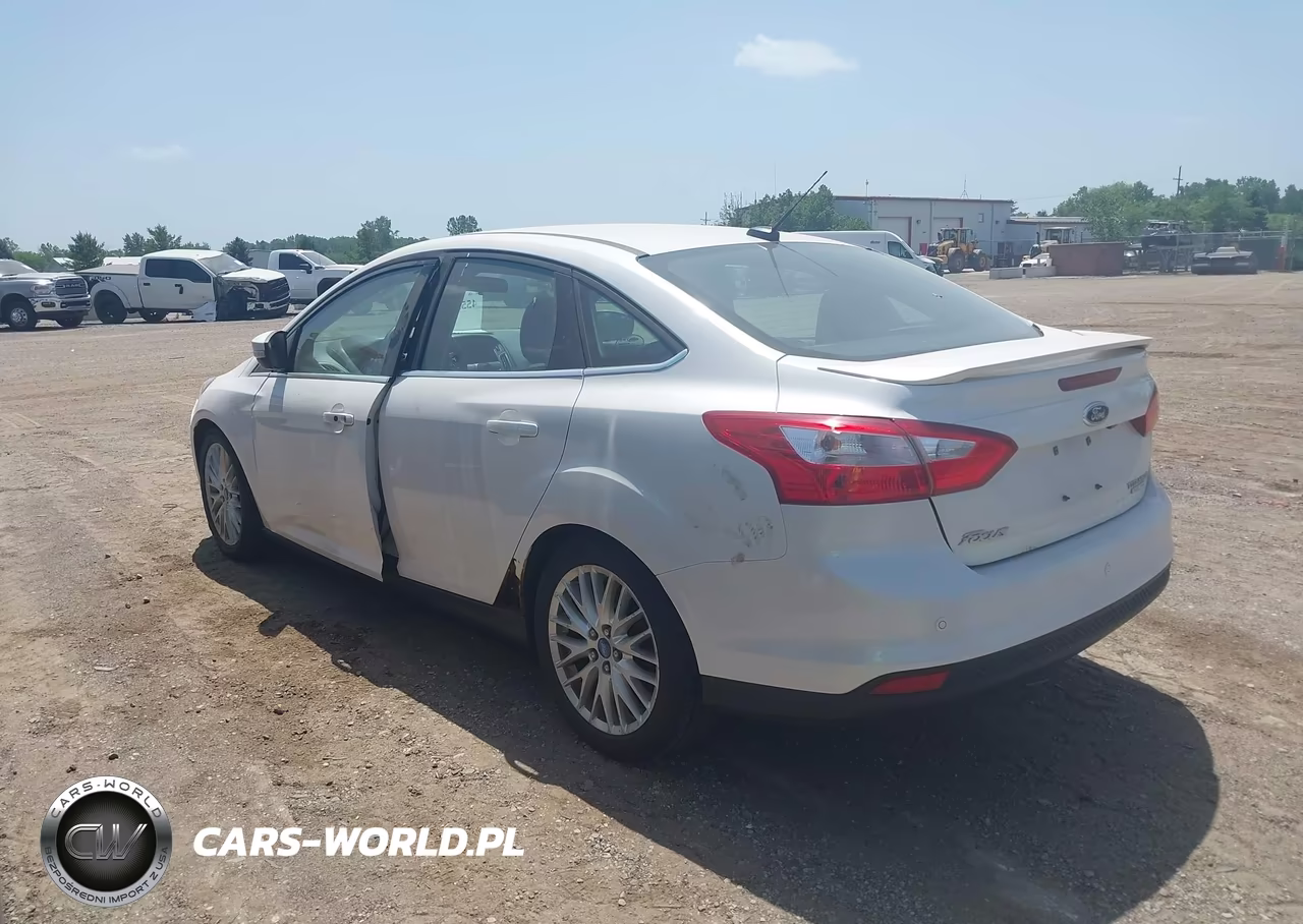 2014 Ford Focus Titanium VIN:1FADP3J22EL217799 - 3
