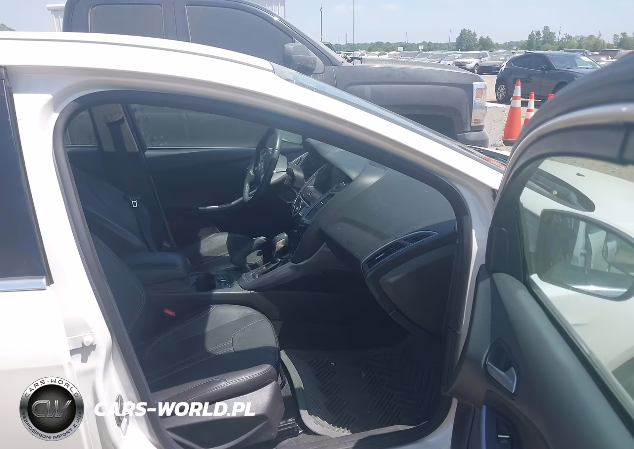 2014 Ford Focus Titanium VIN:1FADP3J22EL217799 - 5