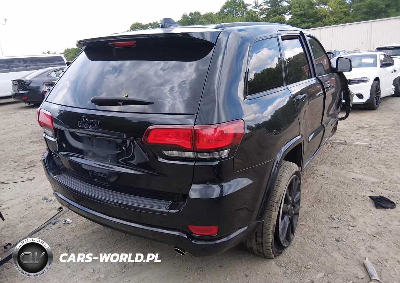 2017 Jeep Grand Cherokee Altitude VIN:1C4RJFAG4HC758484 - 4
