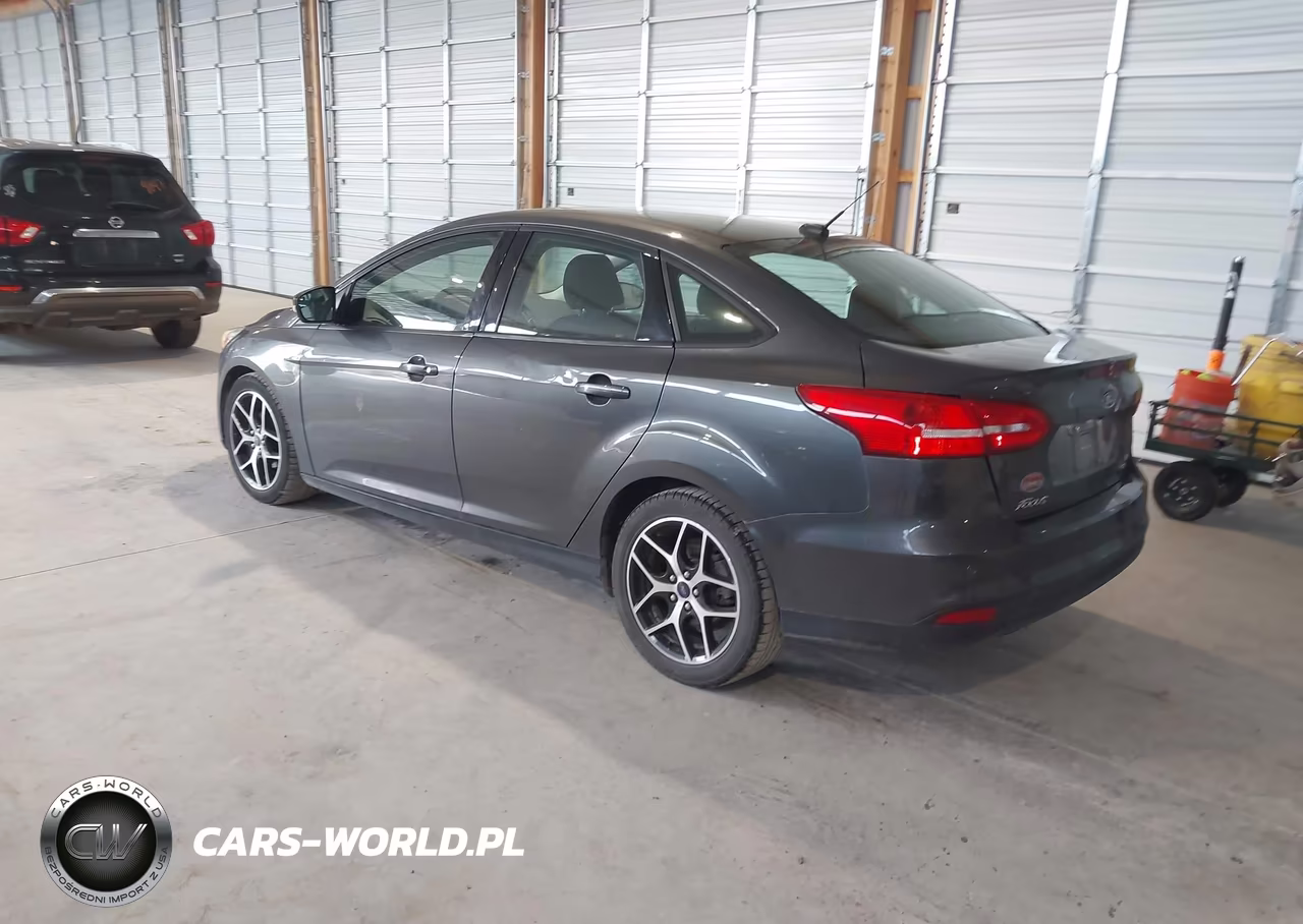 2017 Ford Focus Sel VIN:1FADP3H22HL256094 - 3