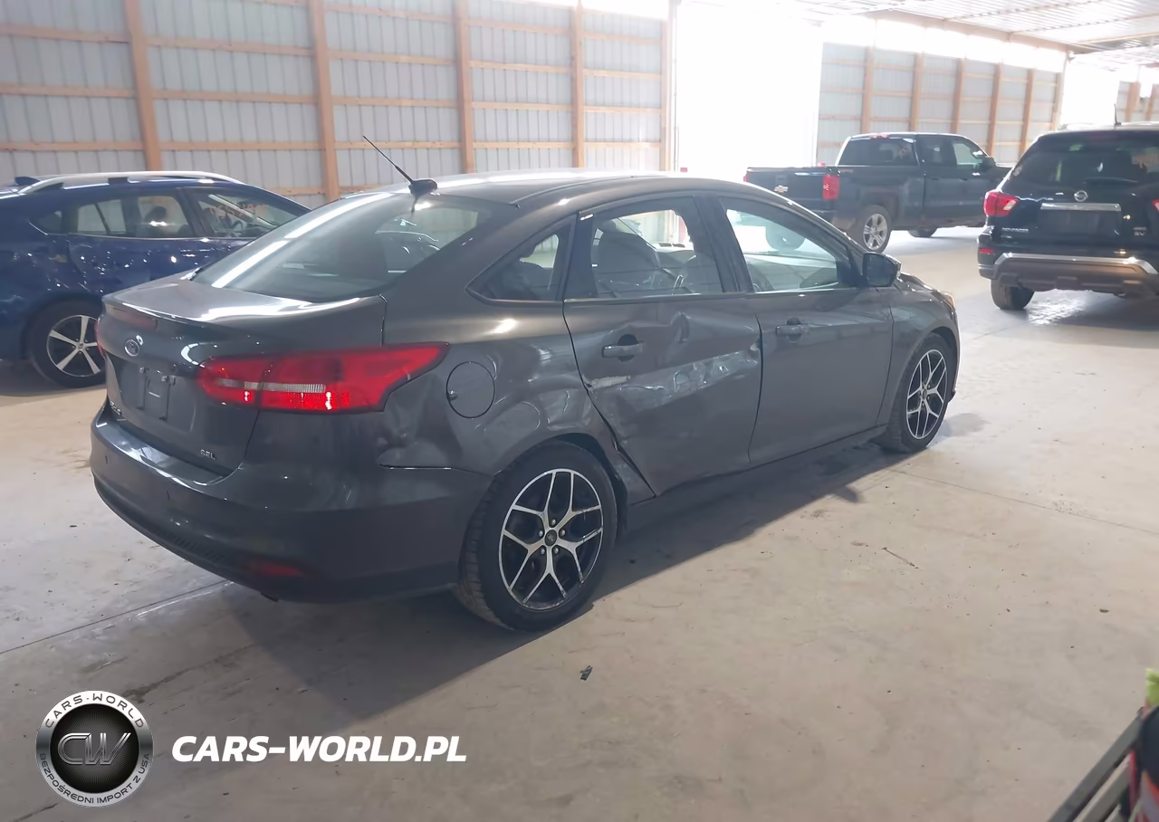 2017 Ford Focus Sel VIN:1FADP3H22HL256094 - 4