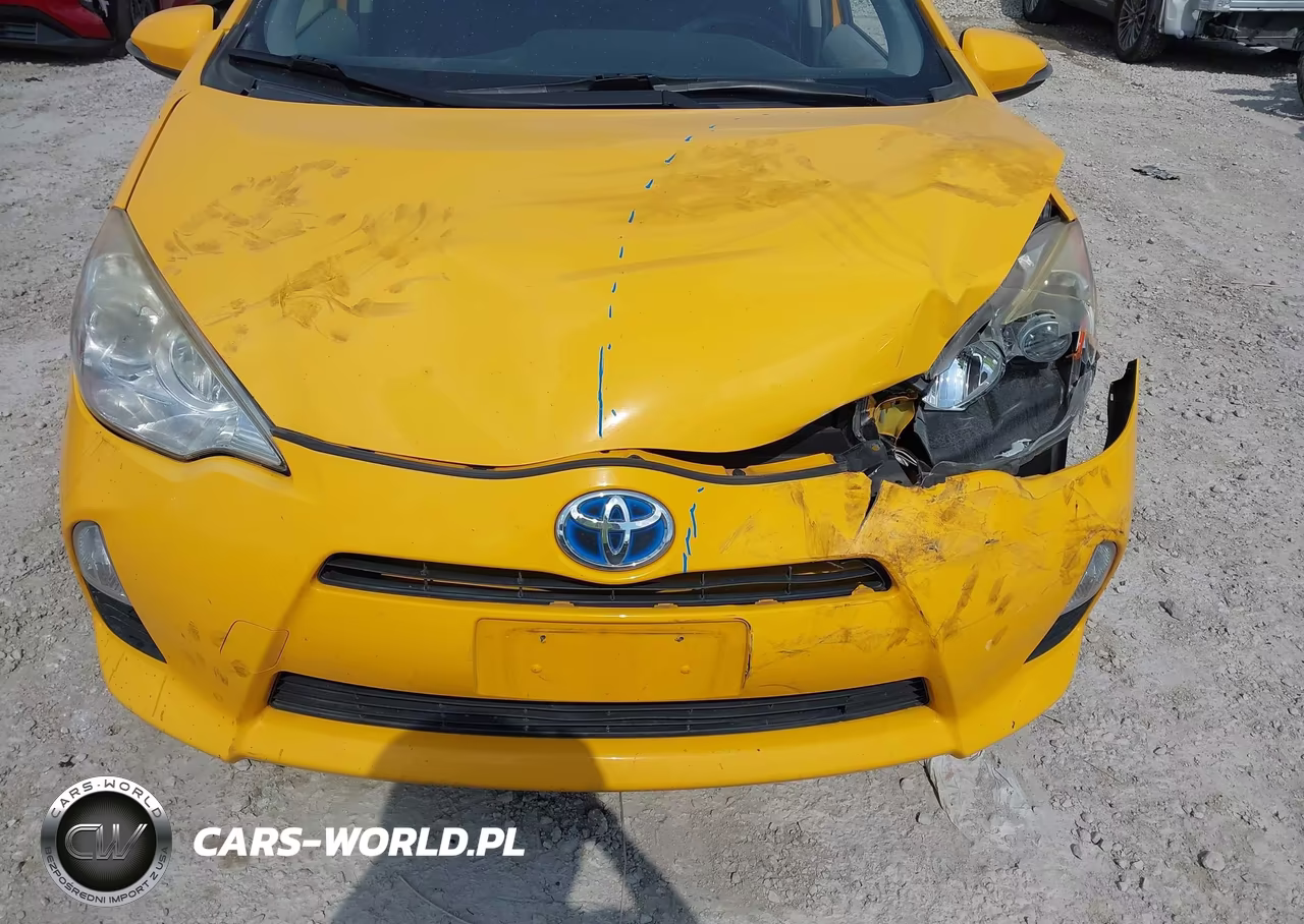 2014 Toyota Prius C Three VIN:JTDKDTB32E1072499 - 12