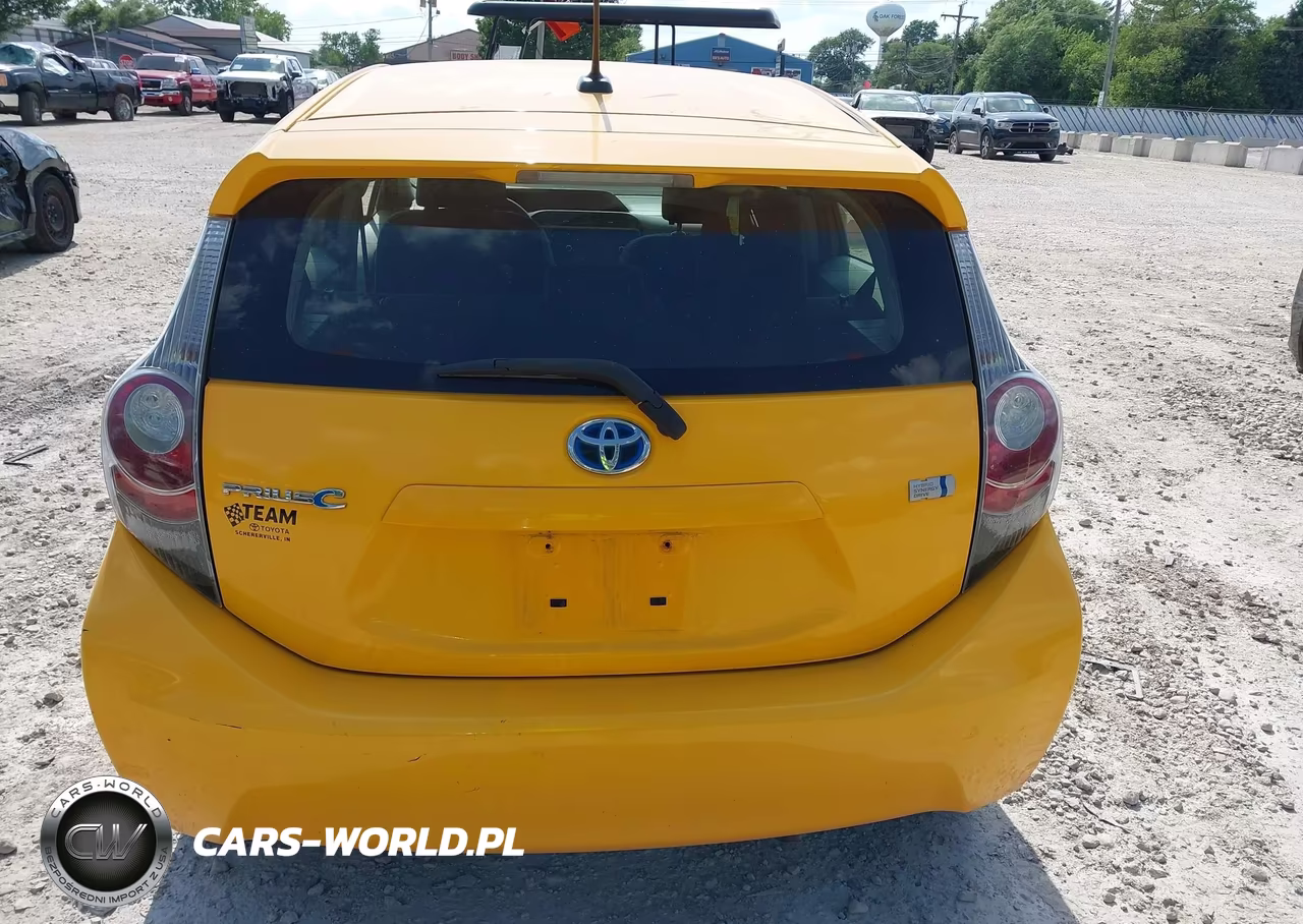 2014 Toyota Prius C Three VIN:JTDKDTB32E1072499 - 16