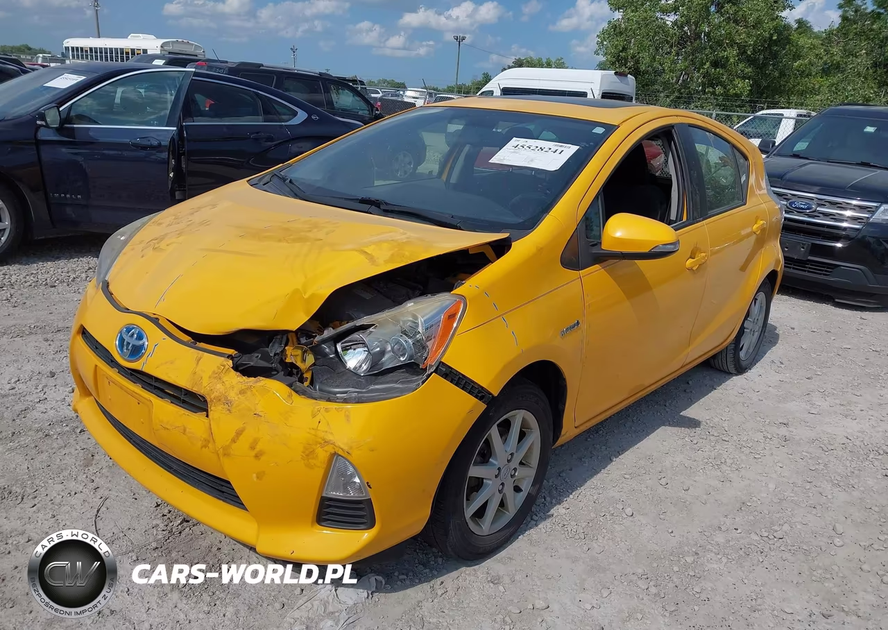 2014 Toyota Prius C Three VIN:JTDKDTB32E1072499 - 2