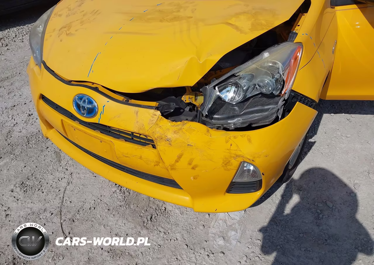 2014 Toyota Prius C Three VIN:JTDKDTB32E1072499 - 6