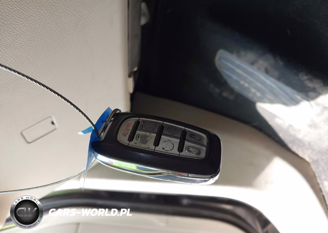2019 Chrysler Pacifica Touring L Plus VIN:2C4RC1EG1KR597937 - 11
