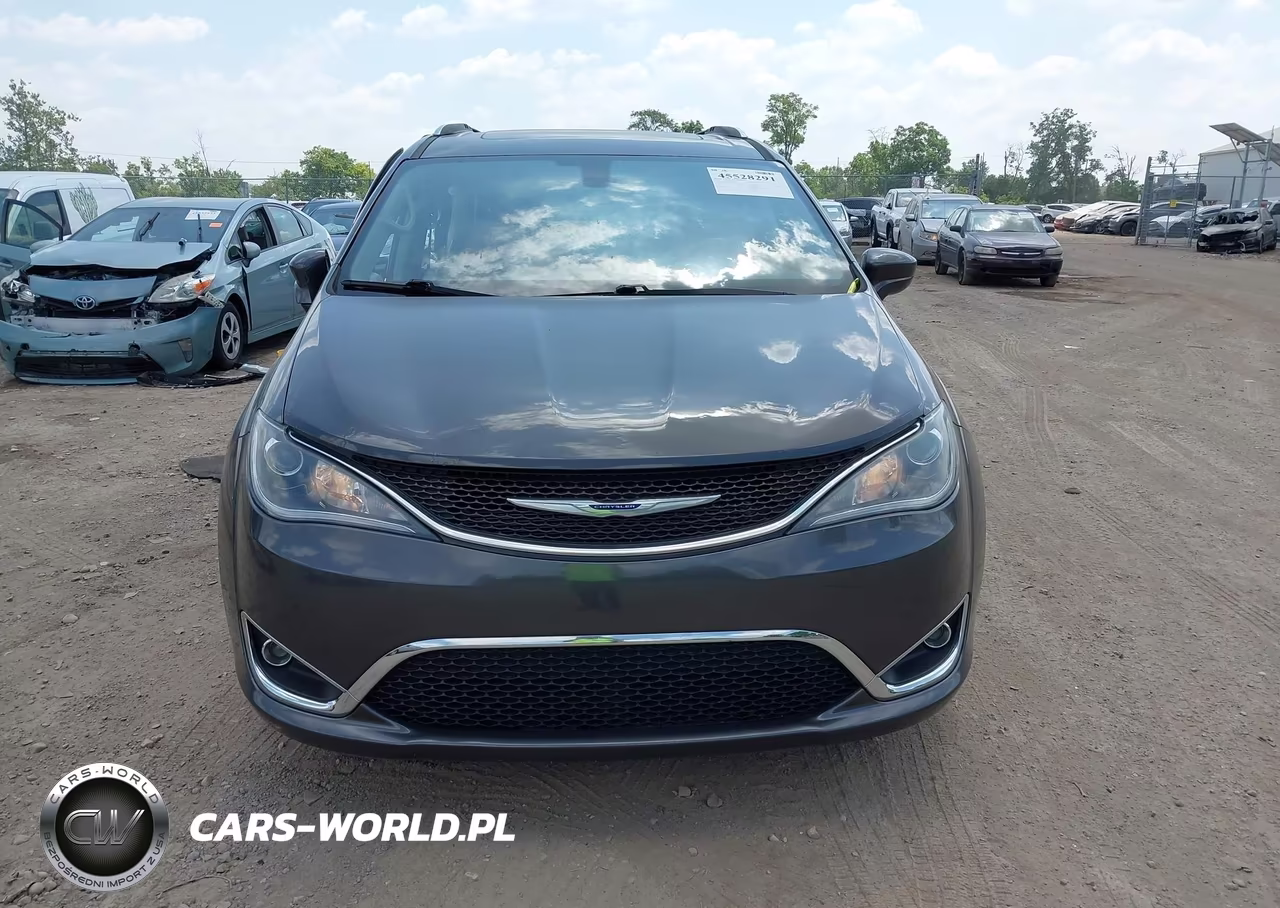 2019 Chrysler Pacifica Touring L Plus VIN:2C4RC1EG1KR597937 - 12