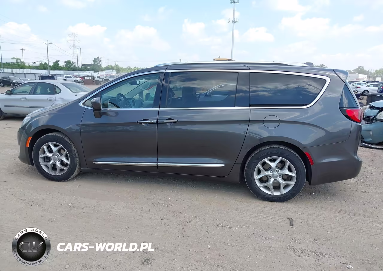 2019 Chrysler Pacifica Touring L Plus VIN:2C4RC1EG1KR597937 - 14