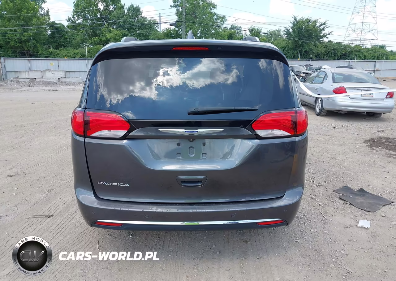 2019 Chrysler Pacifica Touring L Plus VIN:2C4RC1EG1KR597937 - 16