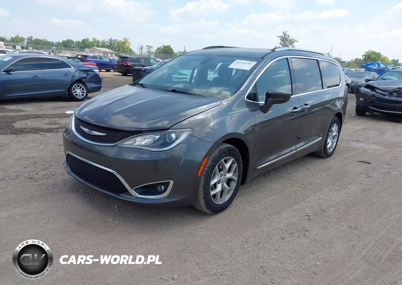 2019 Chrysler Pacifica Touring L Plus VIN:2C4RC1EG1KR597937 - 2