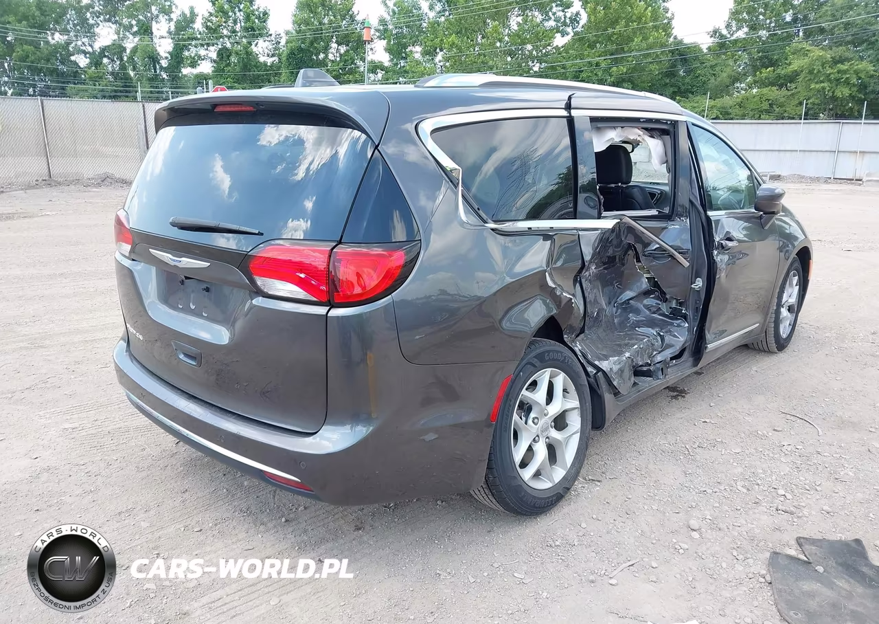2019 Chrysler Pacifica Touring L Plus VIN:2C4RC1EG1KR597937 - 4