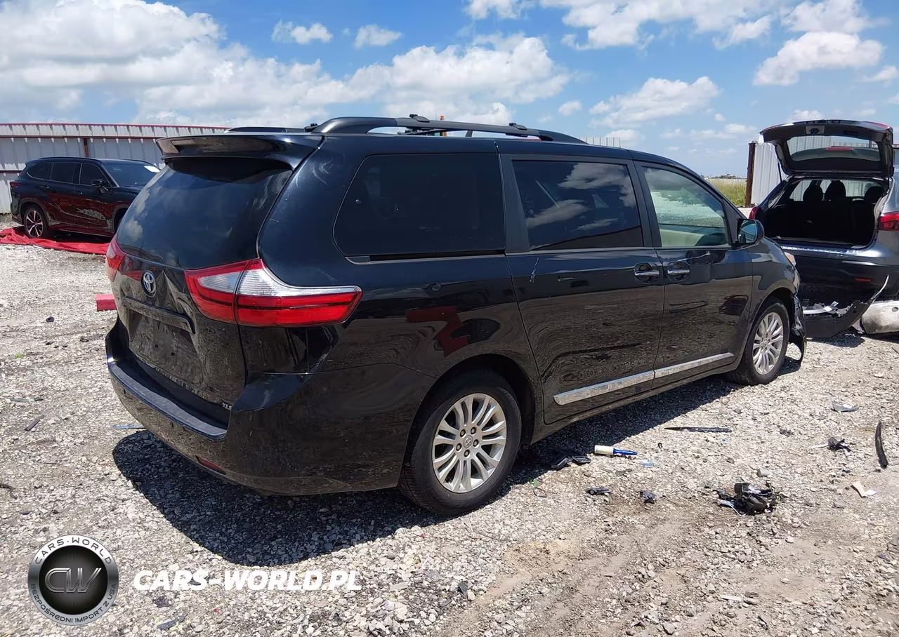 2017 Toyota Sienna Xle 8 Passenger VIN:5TDYZ3DC5HS770783 - 4