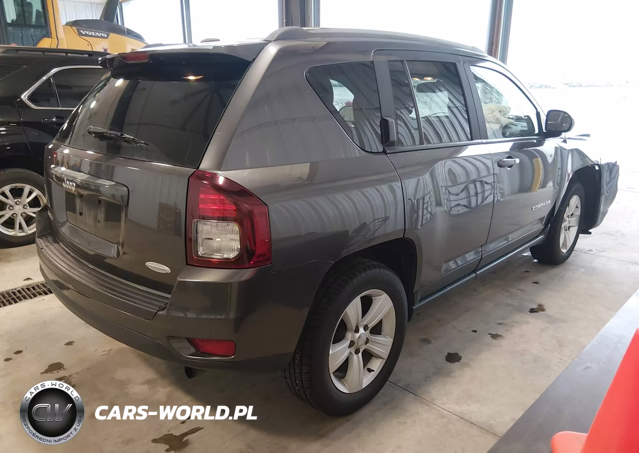 2015 Jeep Compass Latitude VIN:1C4NJDEB4FD148190 - 4