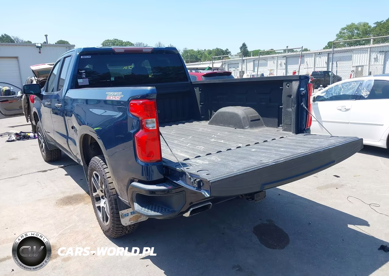 2019 Chevrolet Silverado 1500 Custom Trail Boss VIN:1GCRYCEF8KZ267075 - 3