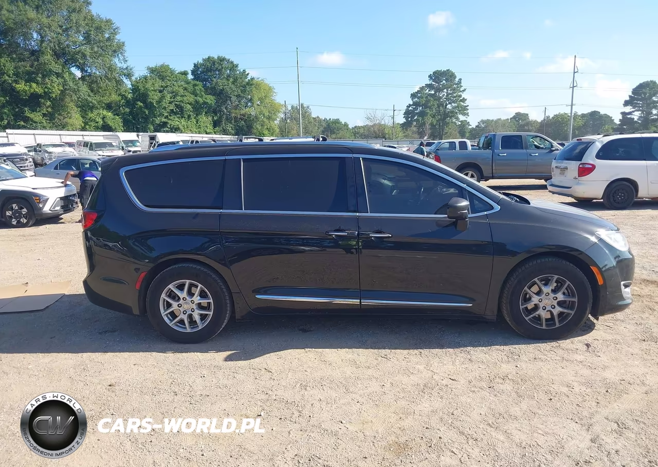 2020 Chrysler Pacifica Touring L VIN:2C4RC1BG9LR283474 - 13