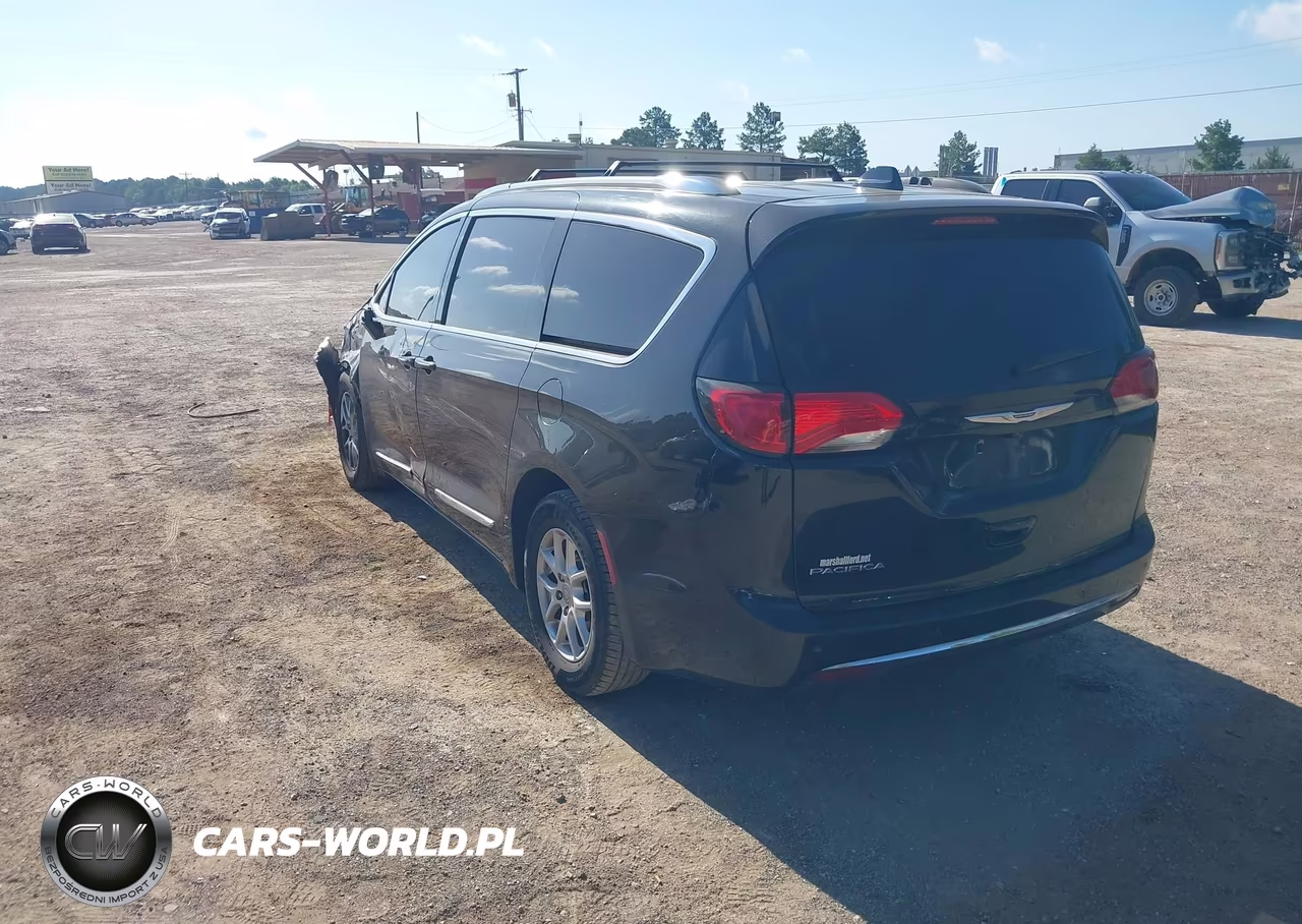 2020 Chrysler Pacifica Touring L VIN:2C4RC1BG9LR283474 - 3