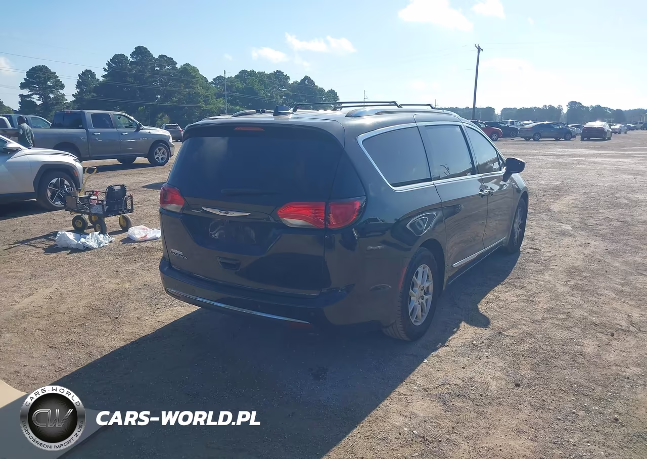 2020 Chrysler Pacifica Touring L VIN:2C4RC1BG9LR283474 - 4