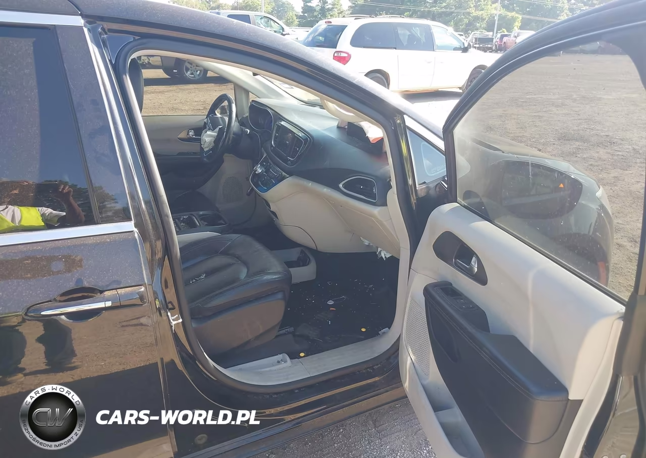 2020 Chrysler Pacifica Touring L VIN:2C4RC1BG9LR283474 - 5