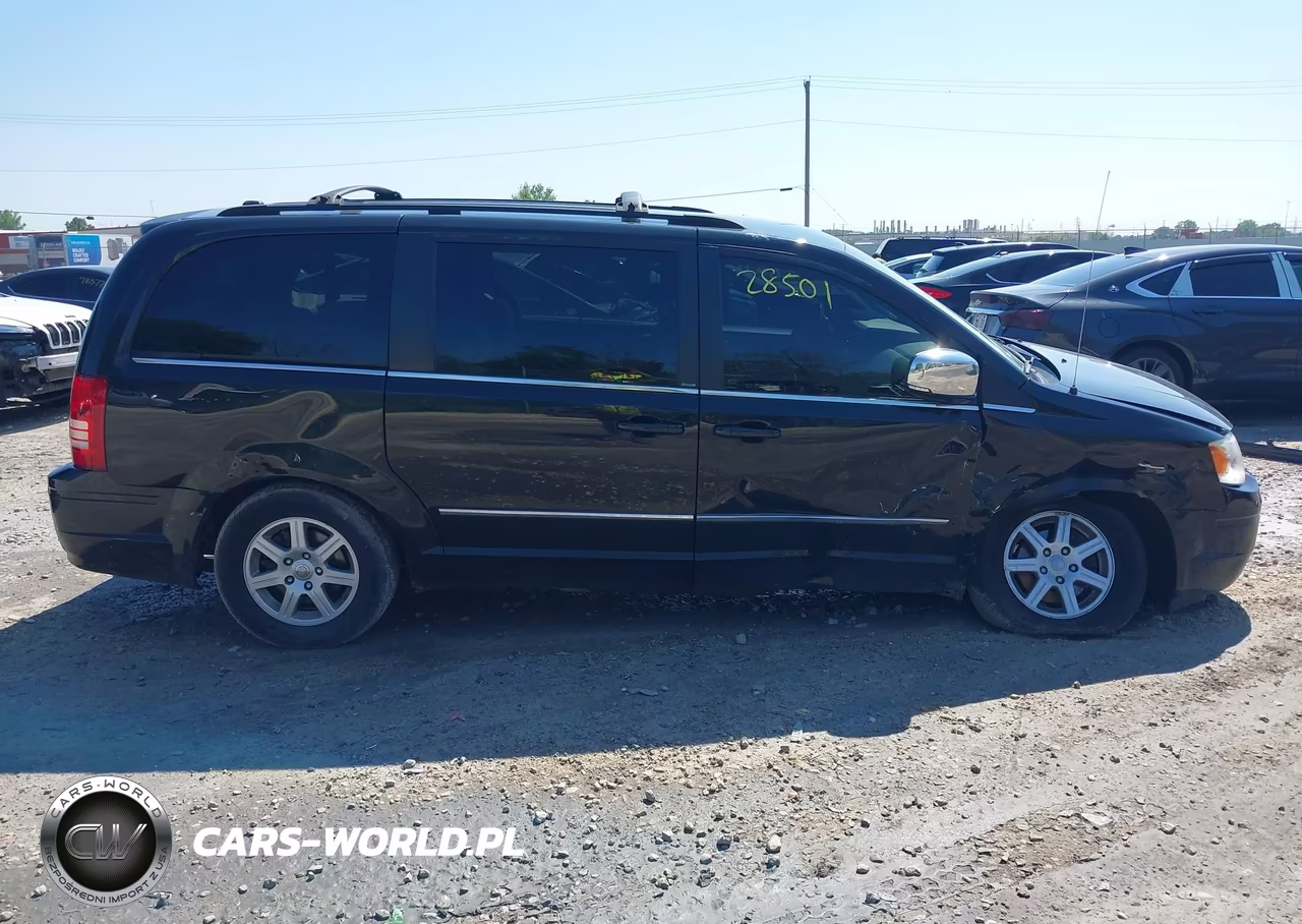 2010 Chrysler Town & Country Touring Plus VIN:2A4RR8D19AR442243 - 14