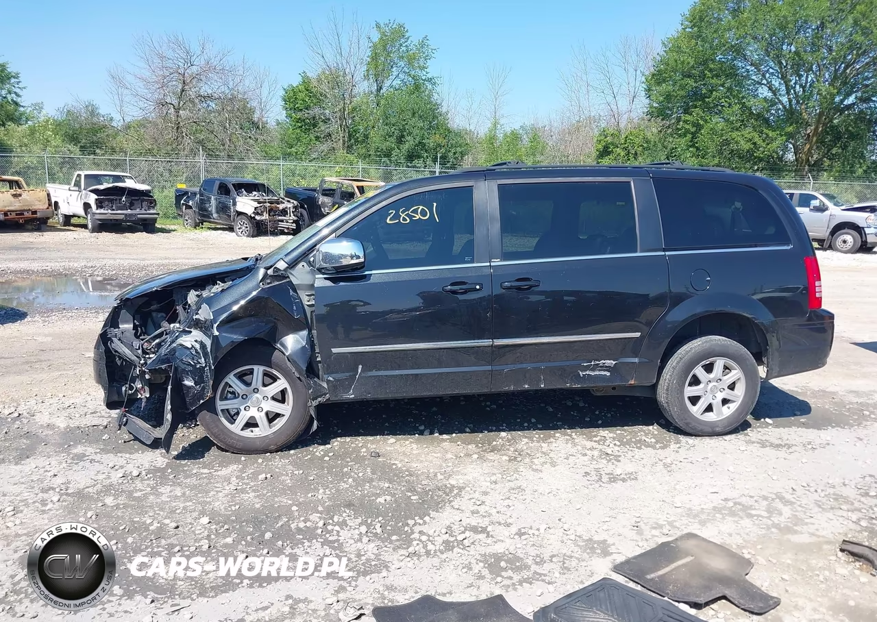 2010 Chrysler Town & Country Touring Plus VIN:2A4RR8D19AR442243 - 15